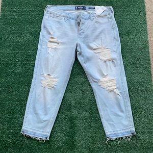 Hollister low rise boyfriend jeans. Size 13R